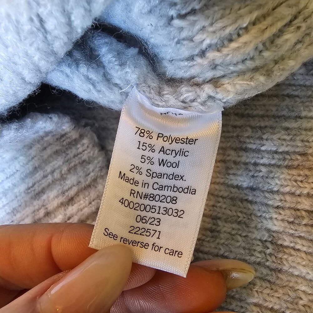 NWT SO Gray Women's V Neck Sweater Top size XL - Picture 3 of 11